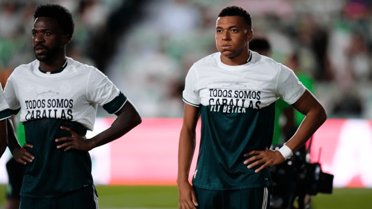 Mbappé, Vinicius e Konaté coprono la scritta «Todos somos caballas»: polemica oltre il calcio